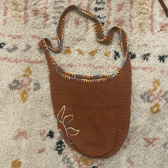 UO// Icon Woven Shoulder Bag - Picture 3 of 4